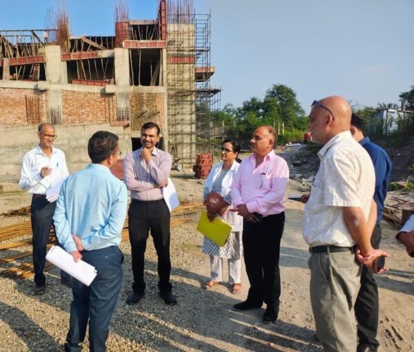 कोटद्वार में निर्माणाधीन अस्पताल का अपर सचिव डॉ. विजय कुमार जोगदंडे ने किया निरीक्षण