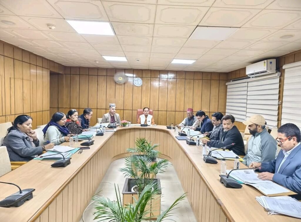 शिक्षा मंत्री डॉ. धन सिंह रावत ने संस्कृत विभाग की ली समीक्षा बैठक, लिये कई निर्णय