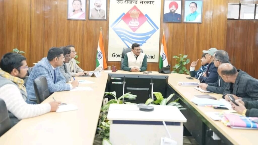 उत्तराखण्ड में सेब, कीवी और ड्रैगनफ्रूट उत्पादन बढ़ाने की तैयारी तेज, मुख्य सचिव आनन्द बर्द्धन ने ली बैठक