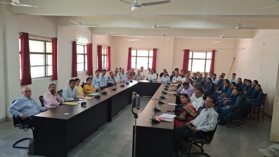 ‘संस्कार युक्त, नशामुक्त युवा’ विषय पर भाषण प्रतियोगिता का आयोजन, धरा रावत ने पाया प्रथम स्थान