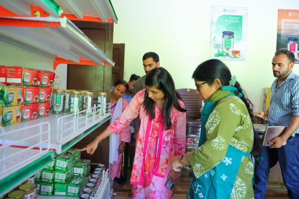 दुगड्डा ग्रोथ सेंटर में मसाला व हर्बल चाय यूनिट का निरीक्षण, सेमी-ऑटोमेशन व ऑनलाइन बिक्री के निर्देश