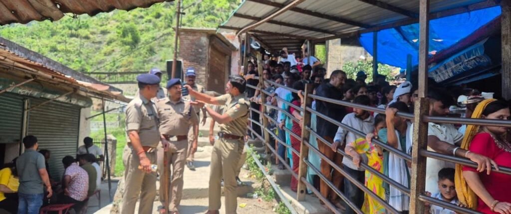 एएसपी मनोज ठाकुर ने नीलकंठ महादेव यात्रा व्यवस्थाओं का किया निरीक्षण, कांवड़ यात्रा तैयारियों का भी लिया जायजा