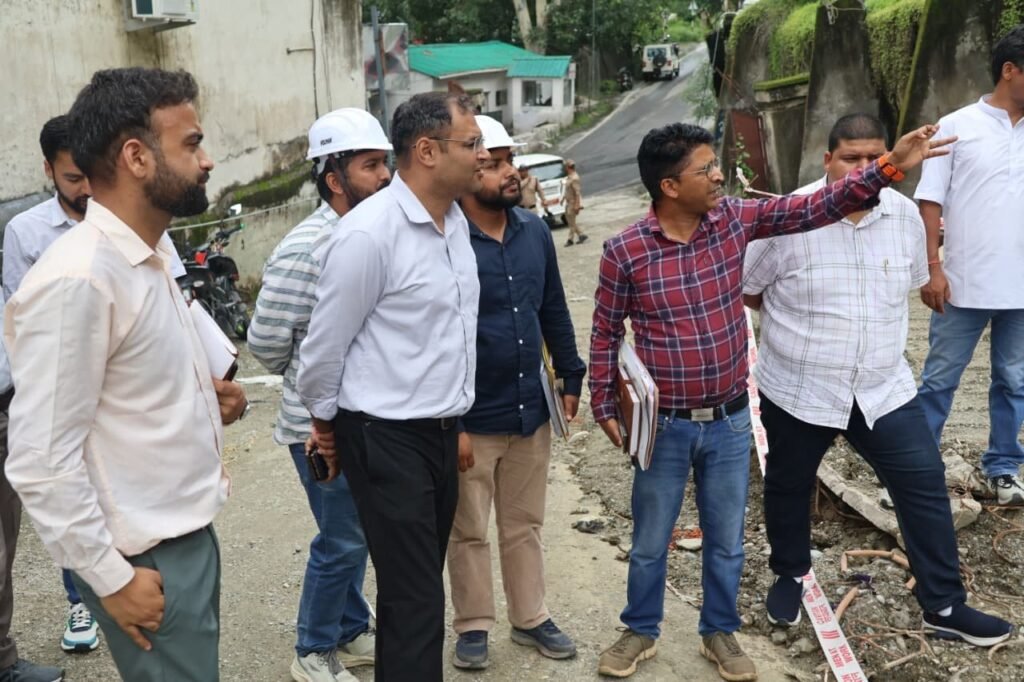 बहुगुणानगर में विस्थापन पर बनी सहमति, डीएम गौरव कुमार ने अधिकारियों को दिए समयबद्ध कार्रवाई के निर्देश
