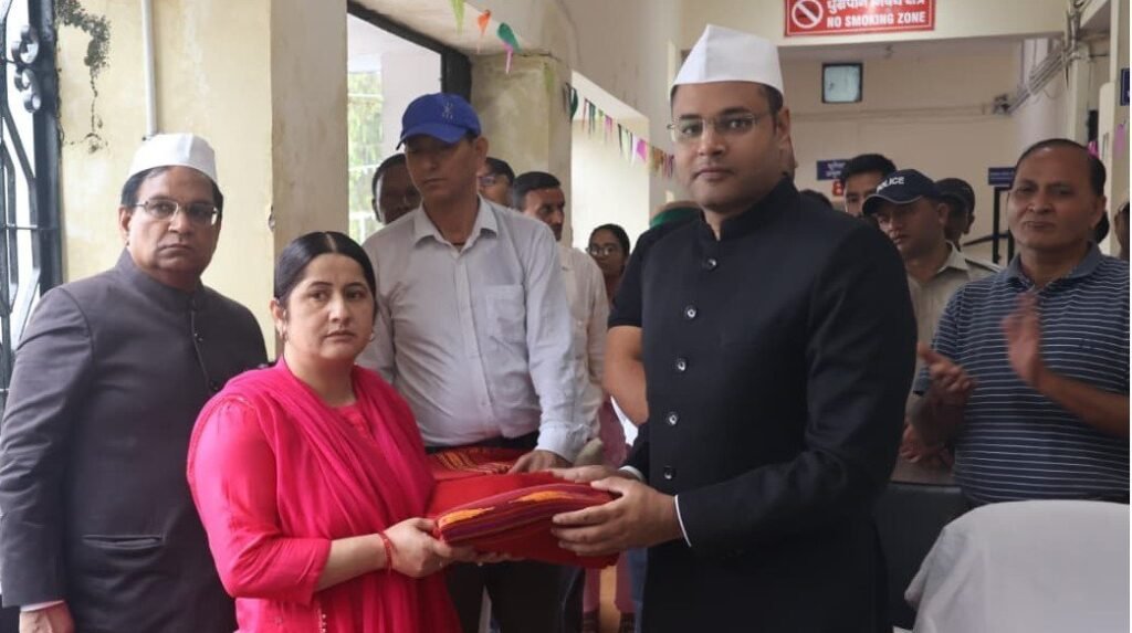 चमोली में धूमधाम से बनाया स्वतंत्रता दिवस, शहीदों को किया याद