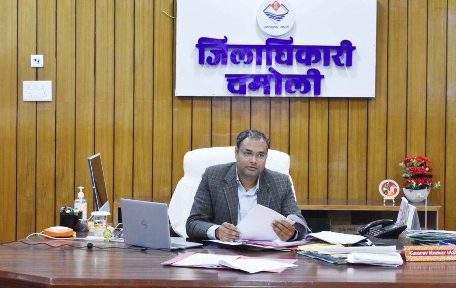 रिश्वत मामले में डीएम का कड़ा रूख, तीन सदस्यीय जांच समिति बैठाई