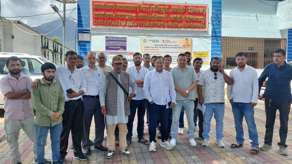 सलूड़-सेलंग मोटर मार्ग के घटिया निर्माण और लेट-लतीफी पर डीएम चमोली ने दिए मजिस्ट्रेटी जांच के आदेश,